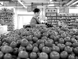上周食用農(nóng)產(chǎn)品價格持續(xù)回落 消費市場穩(wěn)步復蘇